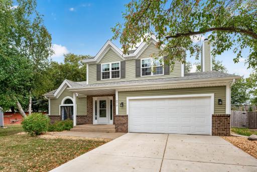 872 Winterberry Court, Woodbury, MN 55125