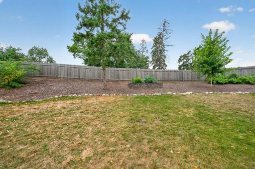 872 Winterberry Court, Woodbury, MN 55125