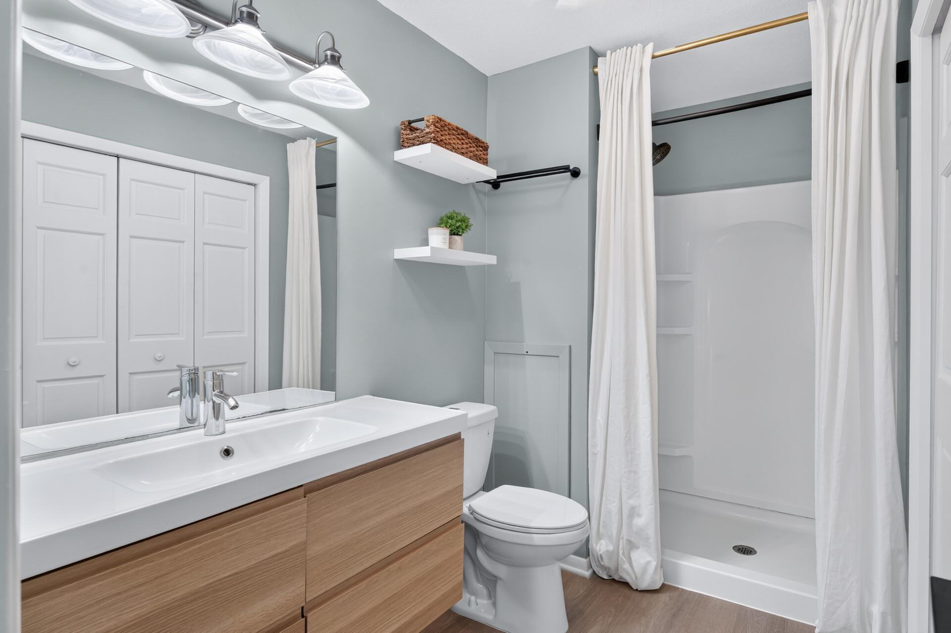 Private primary 3/4 bathroom