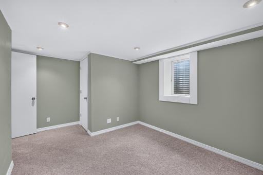 872 Winterberry Court, Woodbury, MN 55125