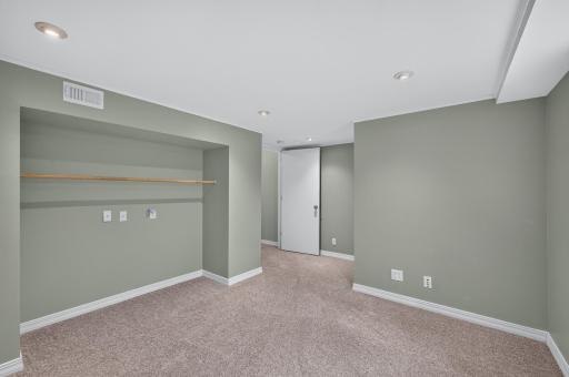 872 Winterberry Court, Woodbury, MN 55125