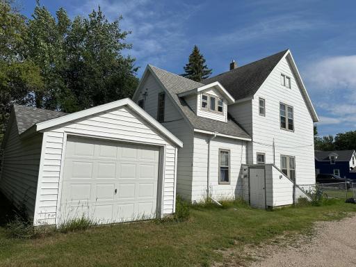 415 1st Street E, Thief River Falls, MN 56701