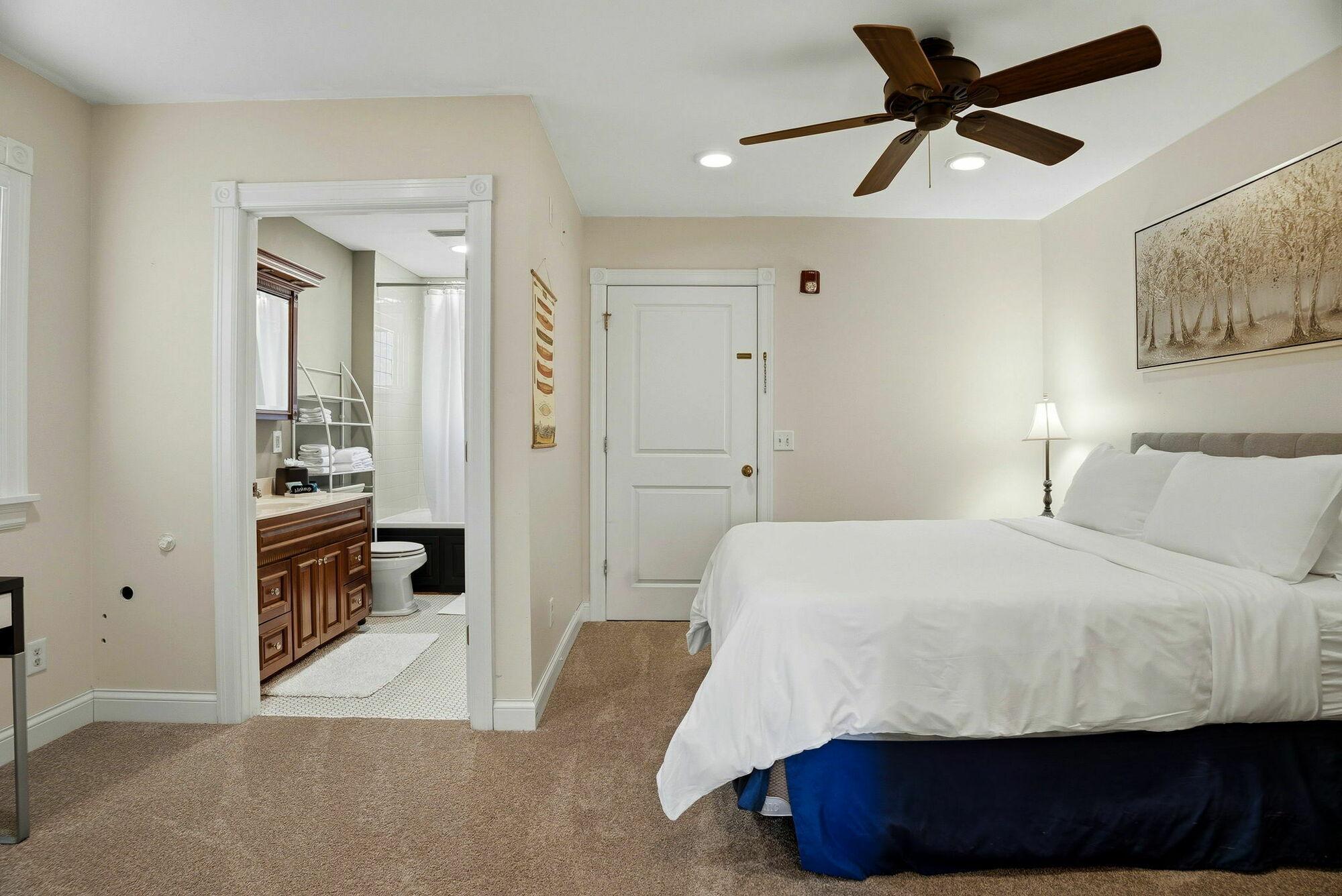 153-web-or-mls-305_River_St__Osceola__WI_54020-153.jpg