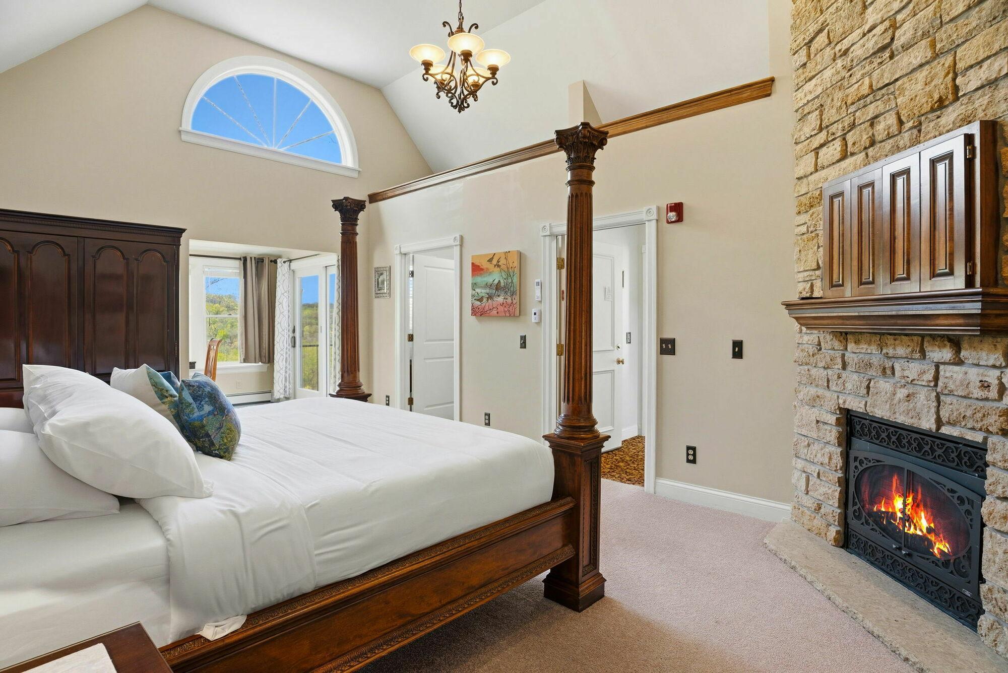 32-web-or-mls-305_River_St__Osceola__WI_540201-6.jpg