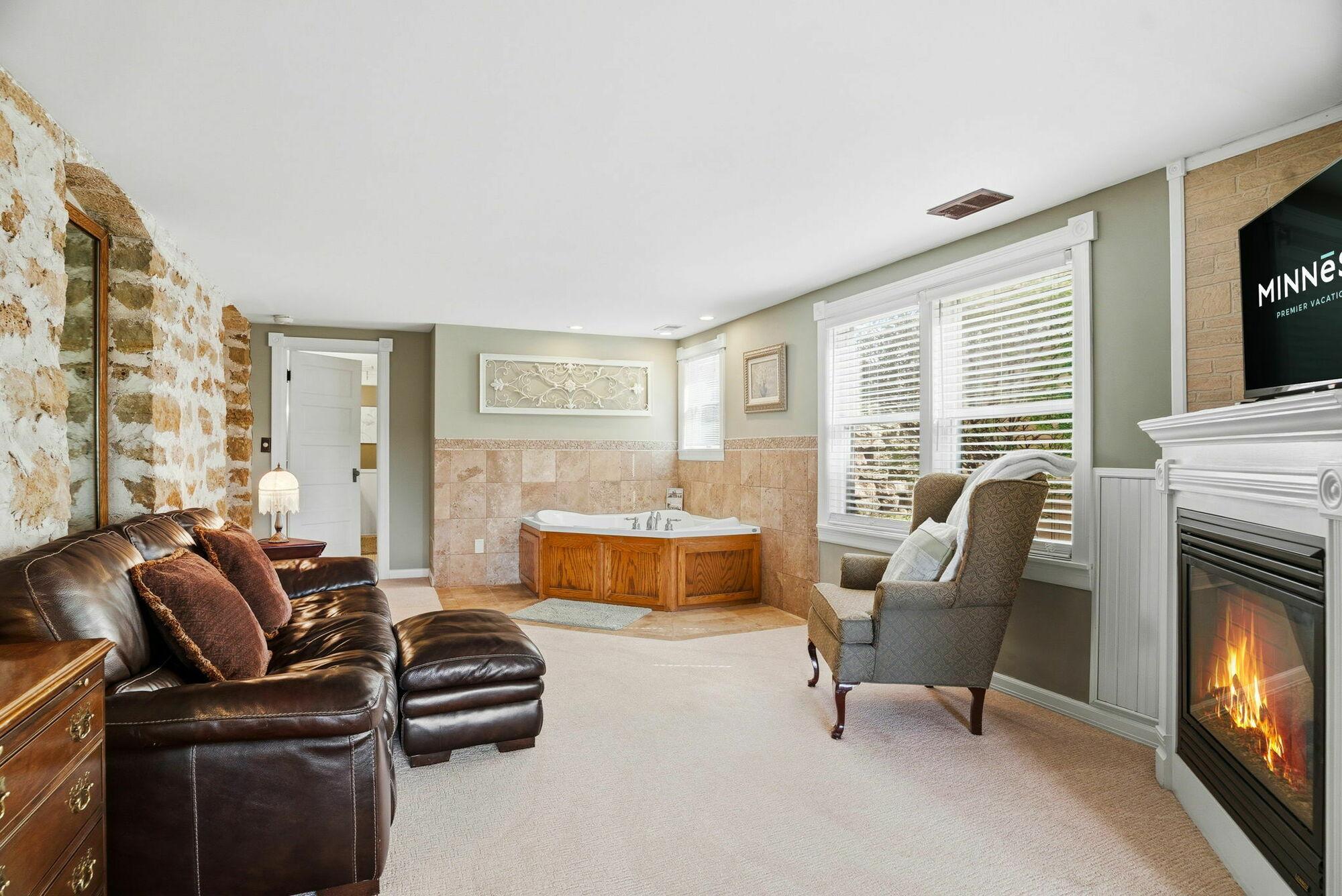 108-web-or-mls-305_River_St__Osceola__WI_540201-23.jpg