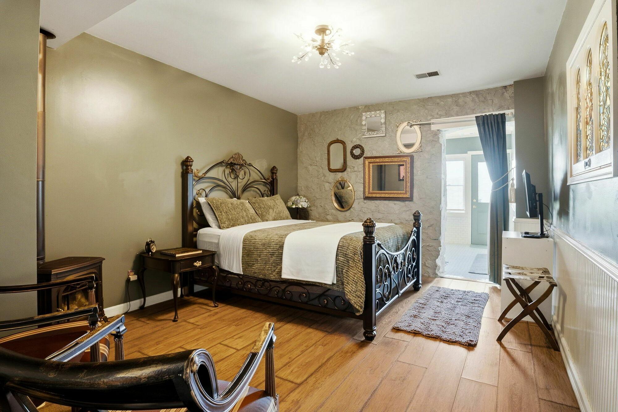 121-web-or-mls-305_River_St__Osceola__WI_54020-134.jpg
