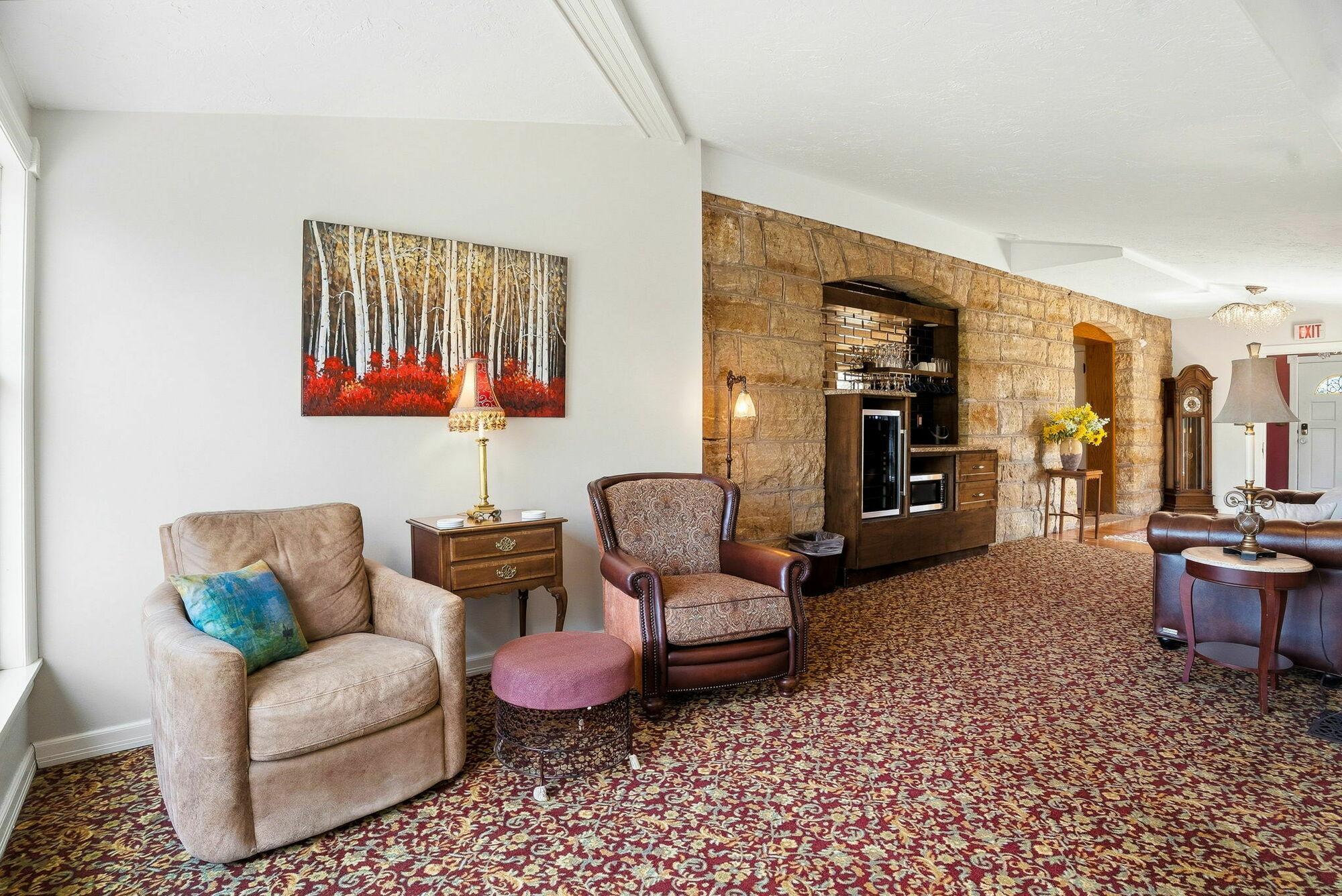 21-web-or-mls-305_River_St__Osceola__WI_54020-79.jpg