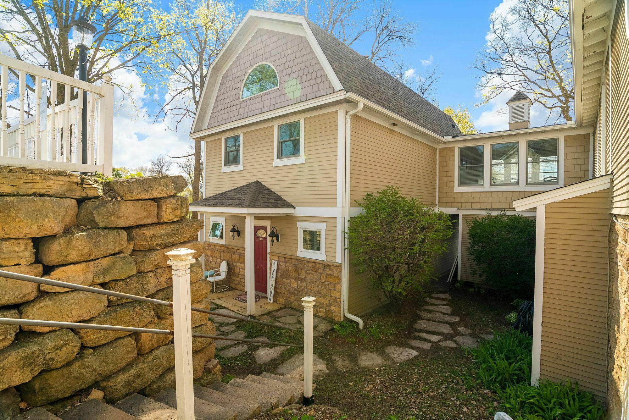 145-web-or-mls-305_River_St__Osceola__WI_54020-14.jpg