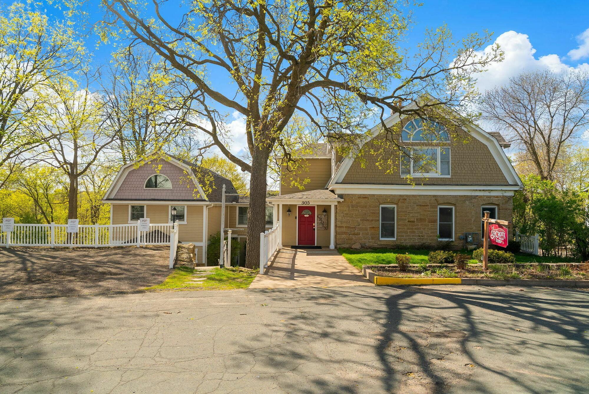 1-web-or-mls-305_River_St__Osceola__WI_54020-15.jpg