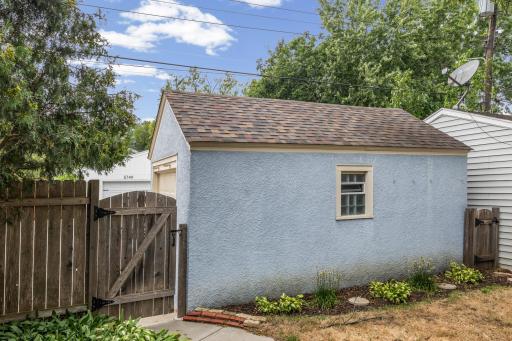 Detached Garage