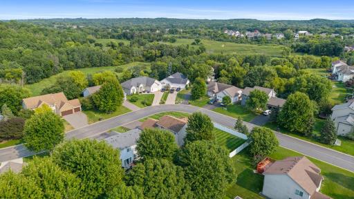 A great Savage location with easy access to Prior Lake, Murphy-Hanrehan Park Reserve, Savage Community Park, schools, shopping, dining, and recreation
