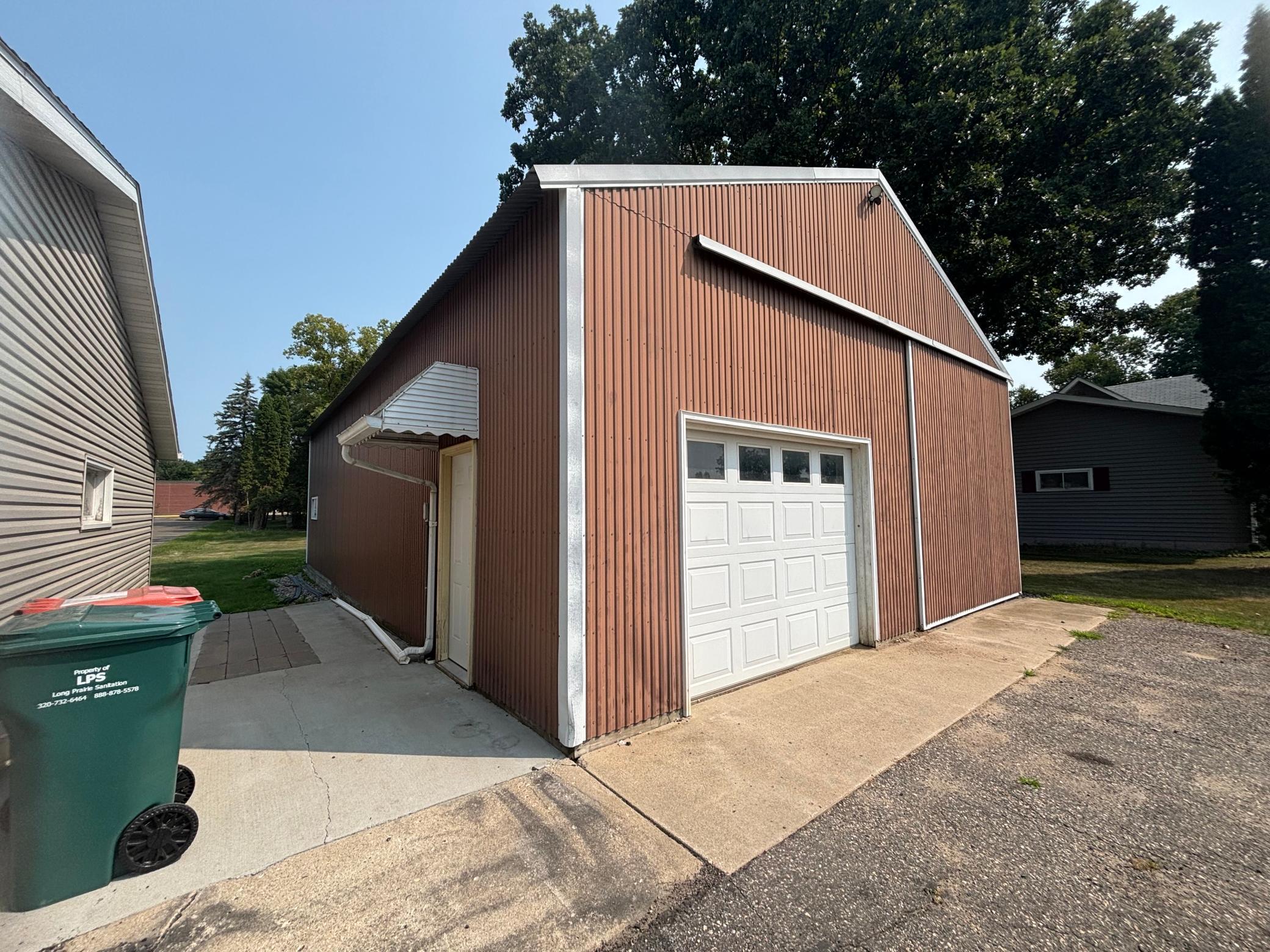 Pole shed