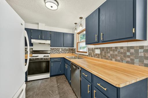 709 37th Street SW, Rochester, MN 55902