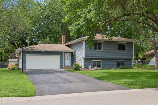 Photo for 20749 Italy Avenue, Lakeville, MN 55044 - listing #7122509 Classic split-entry home with great curb appeal, featuring attractive landscaping, a welcoming entryway, and well-maintained exterior details that create a lasting first impression.