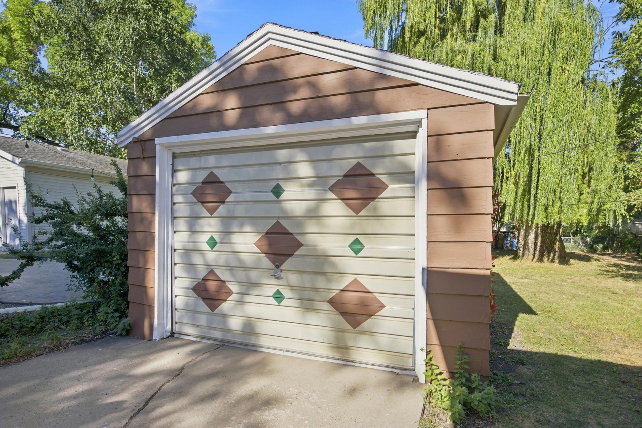 Detached Garage