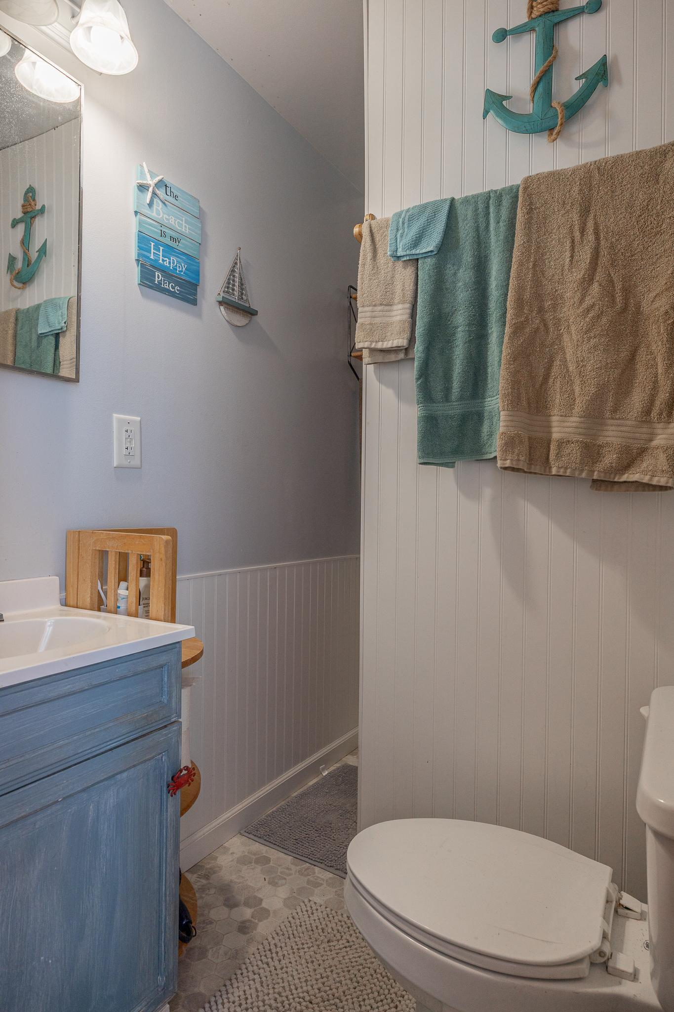 Cabin 1 bathroom
