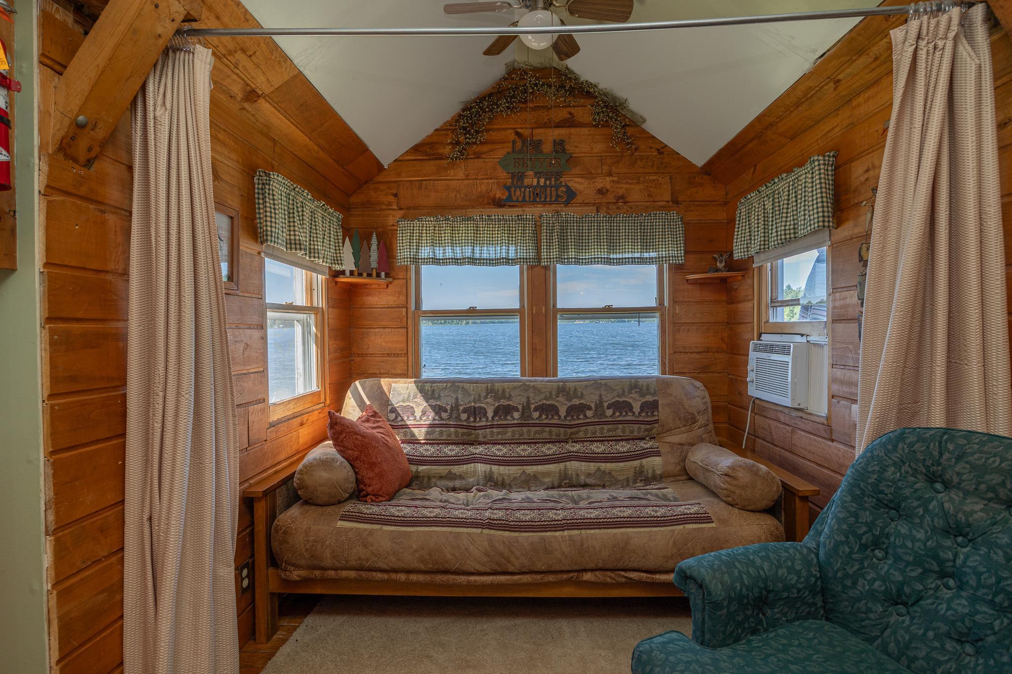 Cabin 3 sitting nook
