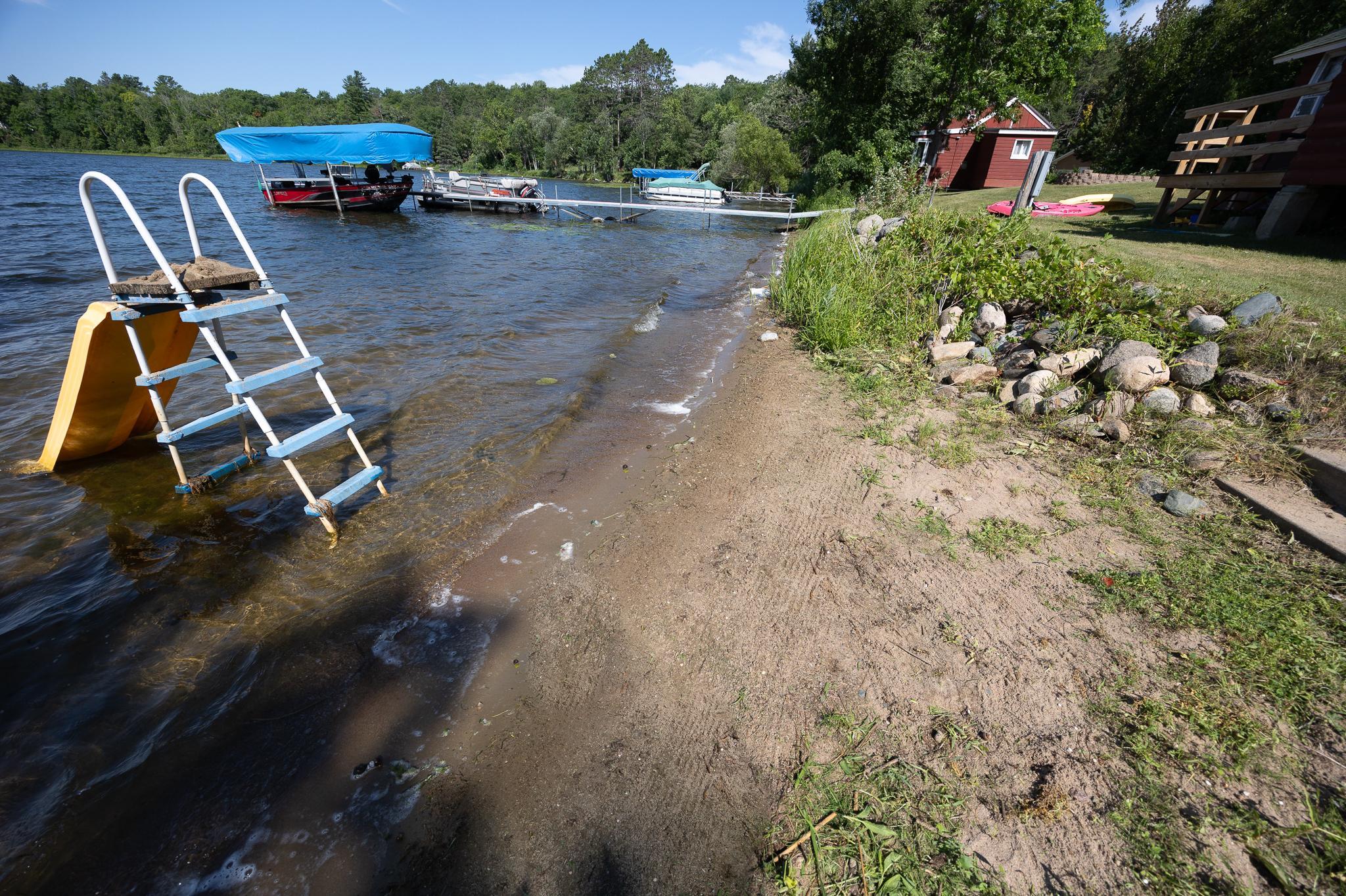 Great sandy shoreline on Wabedo lake