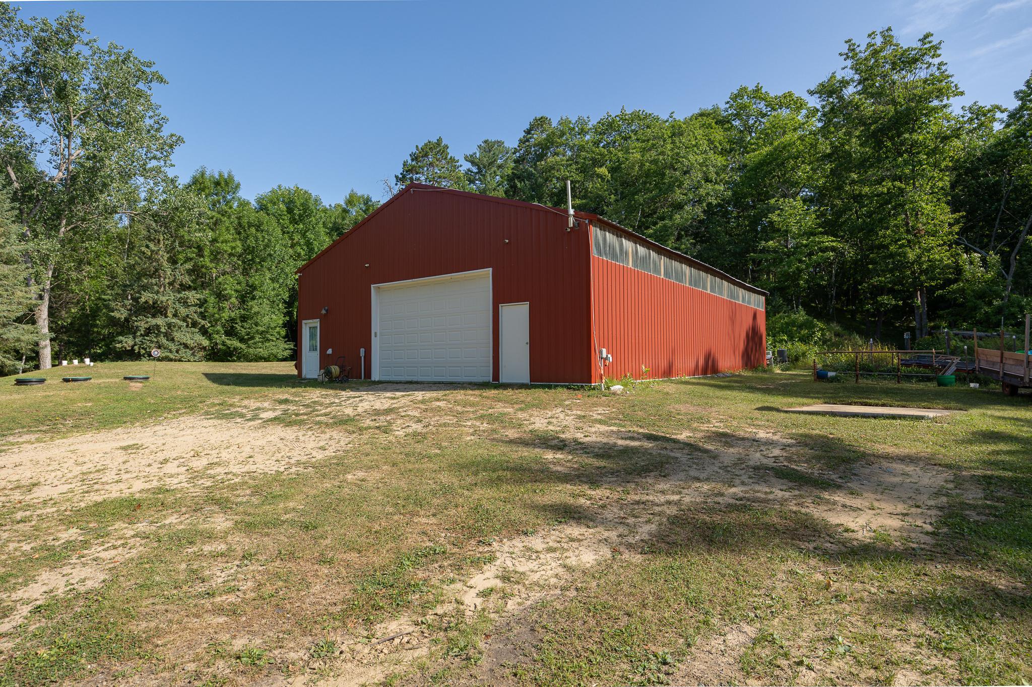 Huge Pole barn with year round laundry and bath room