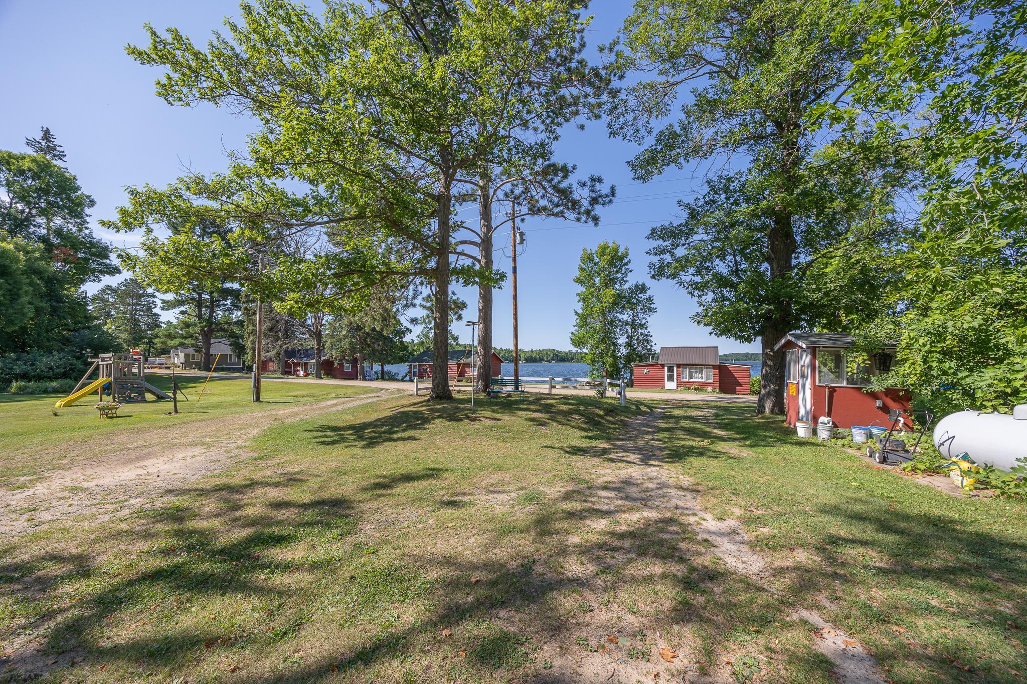 Enjoy 4 lakeside seasonal cabins