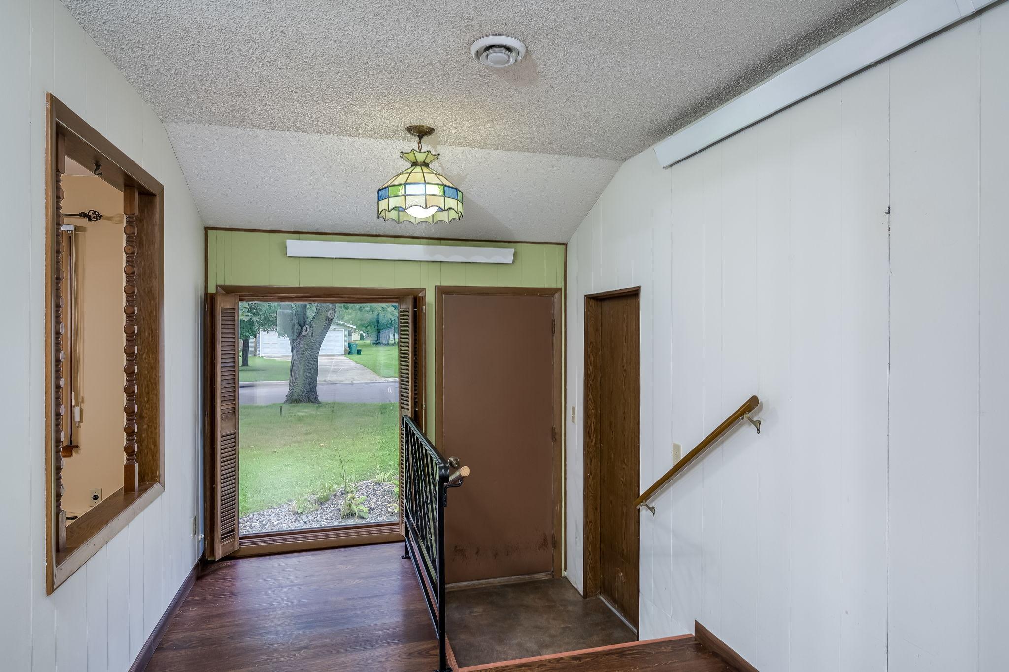 Second entrance breezeway
