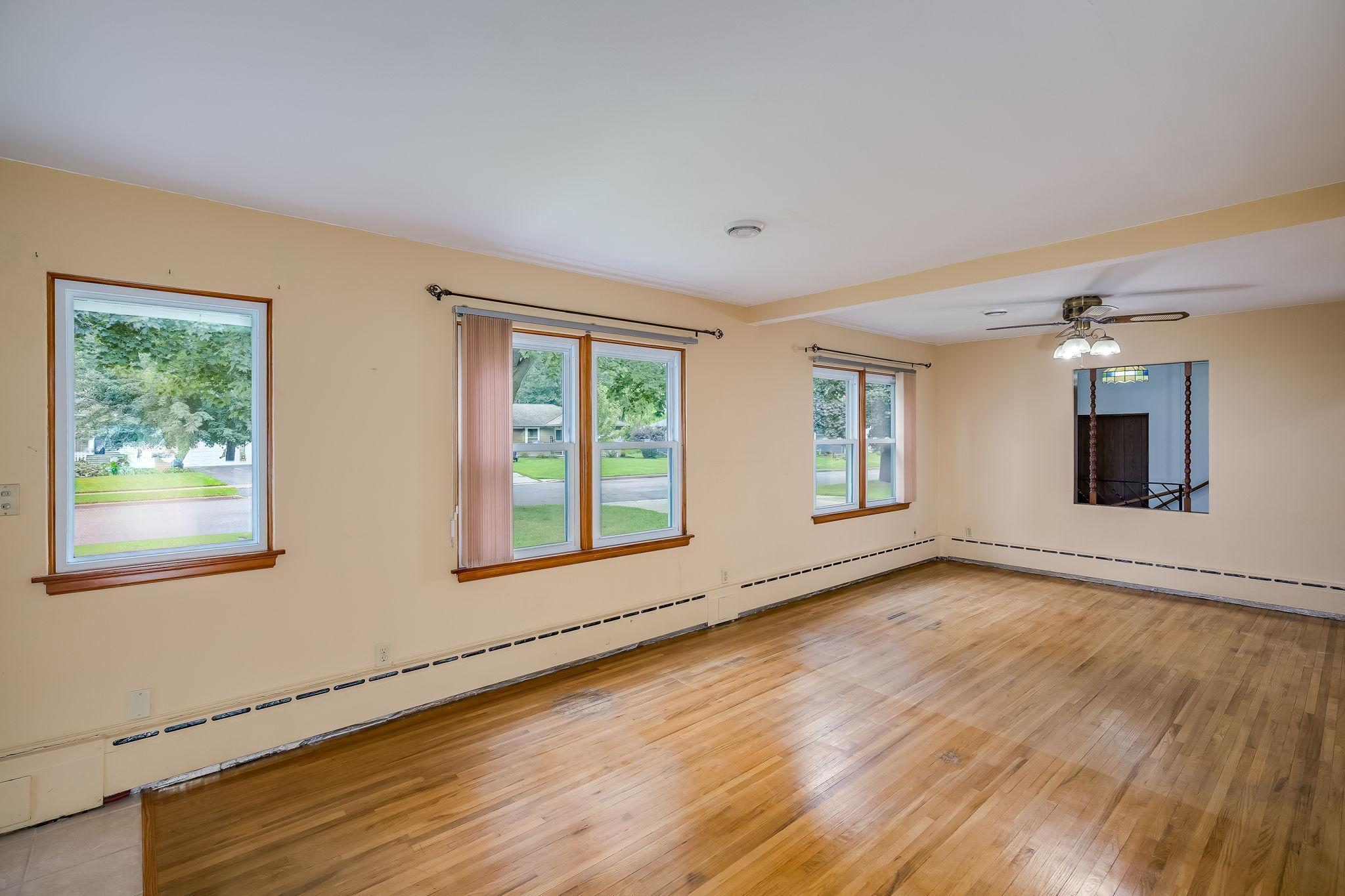 Living/Dining Area
