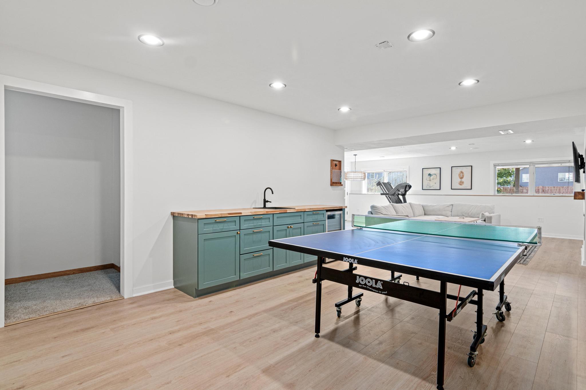 Spacious lower level family room with wet bar
