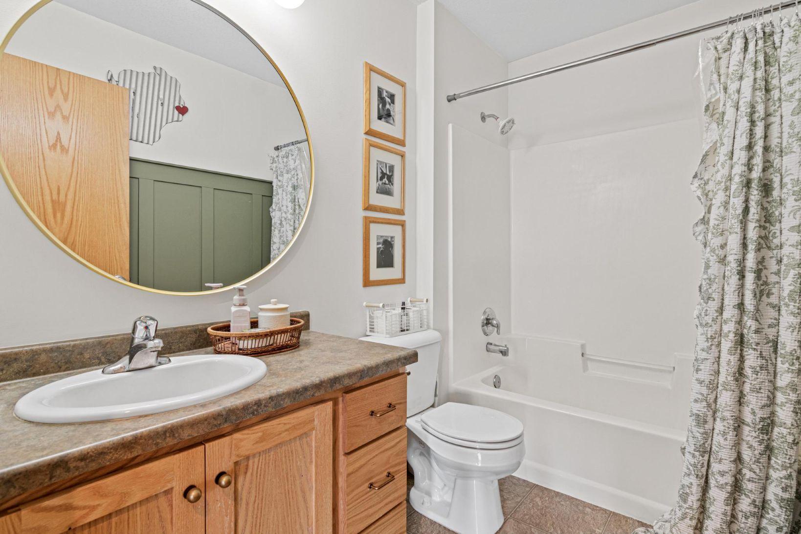 Main level full bath
