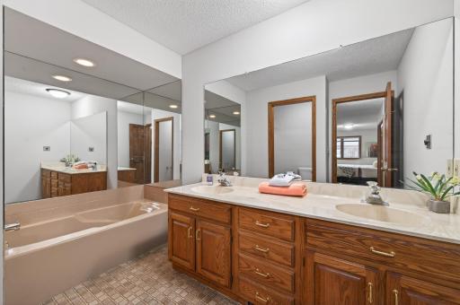11245 57th Avenue N, Minneapolis, MN 55442
