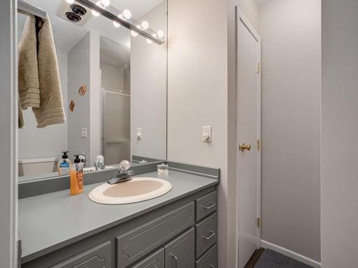 850 W Main St Isle MN 56342 USA-049-081-Primary Bathroom-MLS_Size.jpg