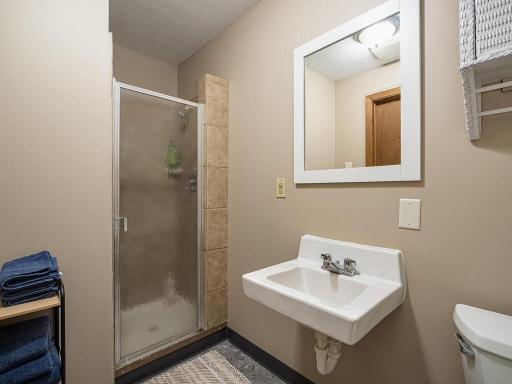 850 W Main St Isle MN 56342 USA-057-095-Bathroom-MLS_Size.jpg