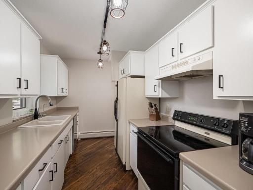 850 W Main St Isle MN 56342 USA-043-092-Kitchen-MLS_Size.jpg