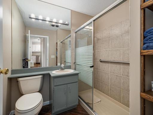 850 W Main St Isle MN 56342 USA-045-125-Bathroom-MLS_Size.jpg
