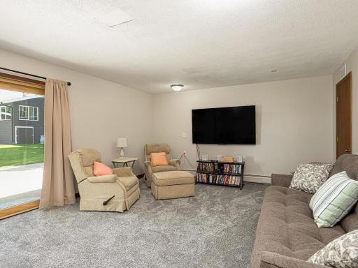 850 W Main St Isle MN 56342 USA-051-126-Family Room-MLS_Size.jpg