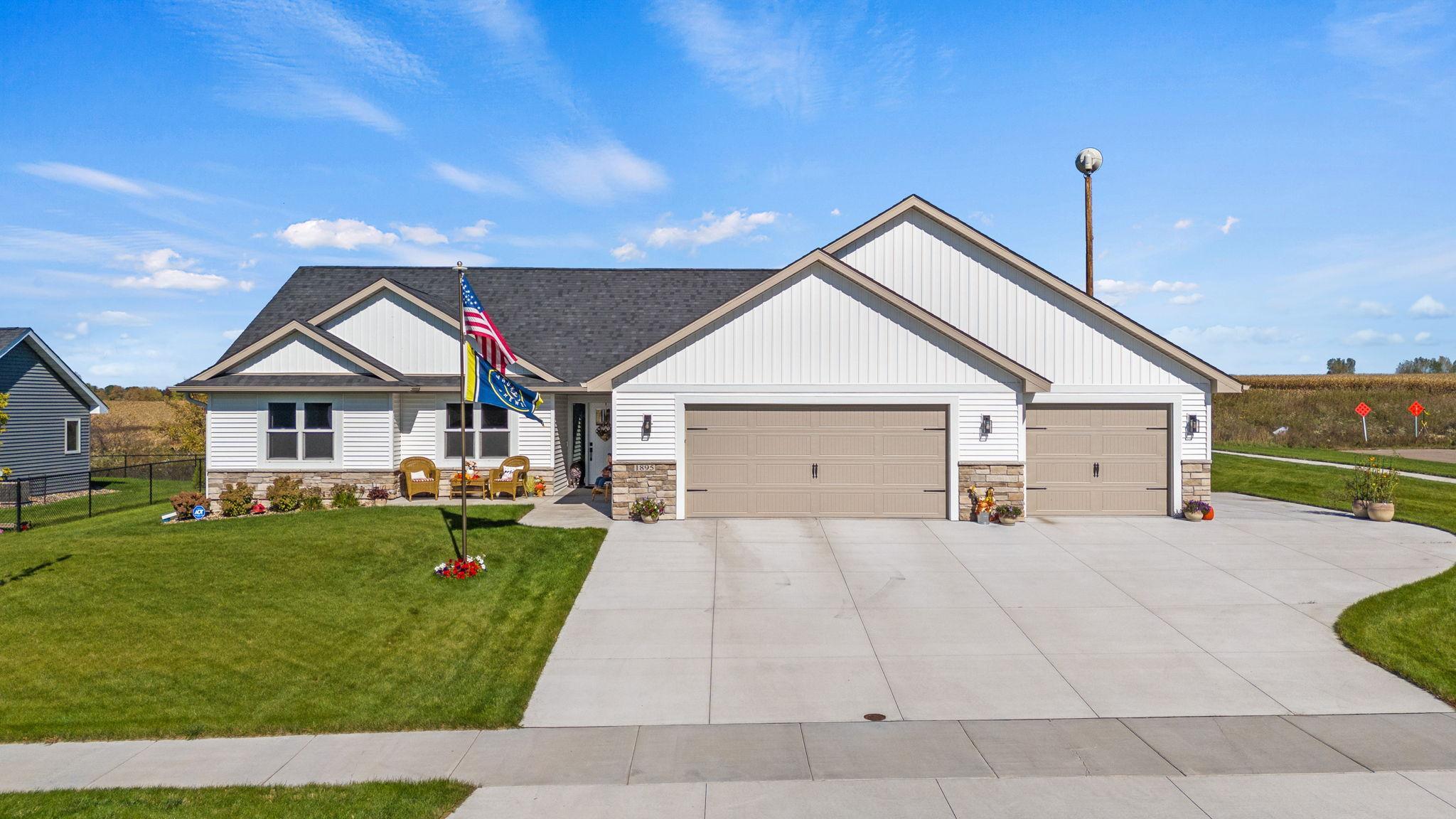 3 Bedrooms -2 Baths - generous 3 car garage - corner private lot! 1895 Otter Way New Richmond-03.jpg