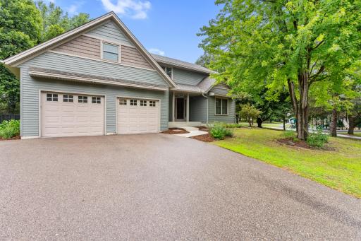 Photo for 824 Springhill Drive, Burnsville, MN 55306 - listing #7122619 824 Springhill Drive, Burnsville, MN 55306