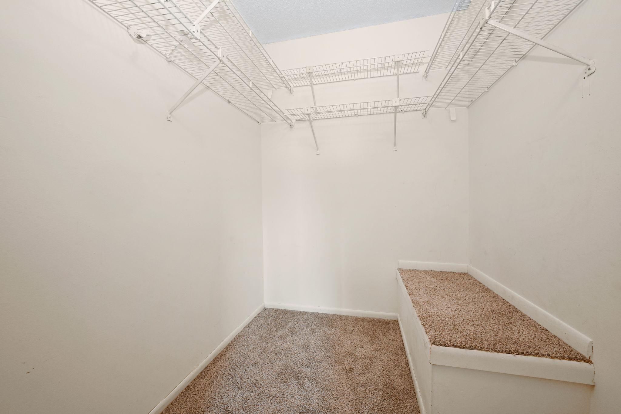 19-web-or-mls-11124 Drake St NW 019Full.jpg