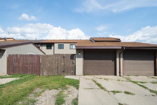 2231 32nd Avenue S, Fargo, ND 58103