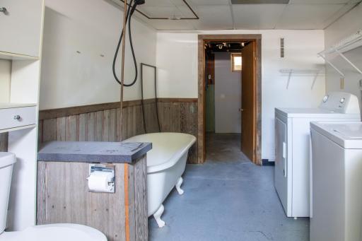 Laundry/Bath