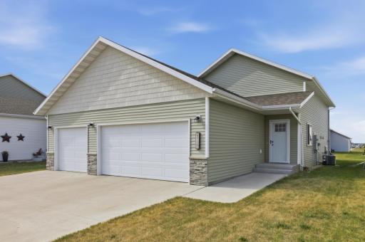 6717 71st Avenue S, Horace, ND 58047