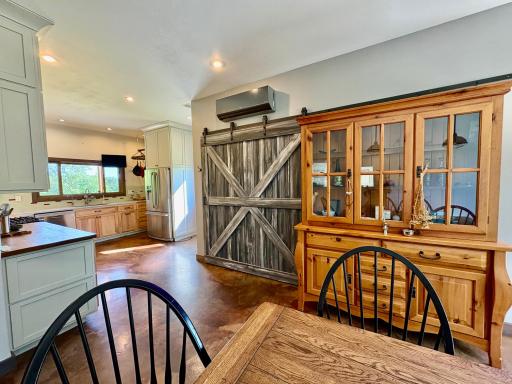 Dining to kitchen- 9' ceilings