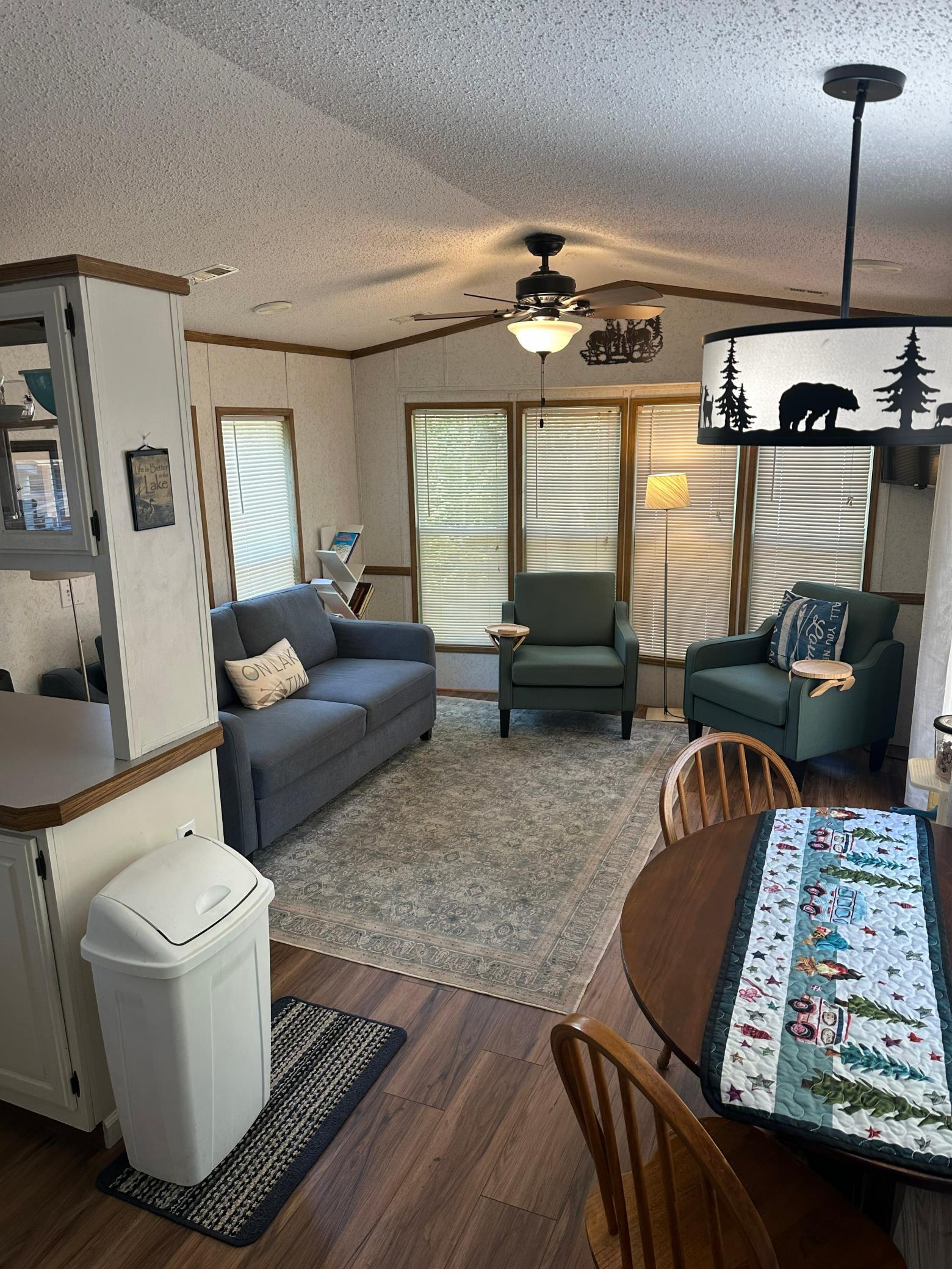 112livingroom.jpg