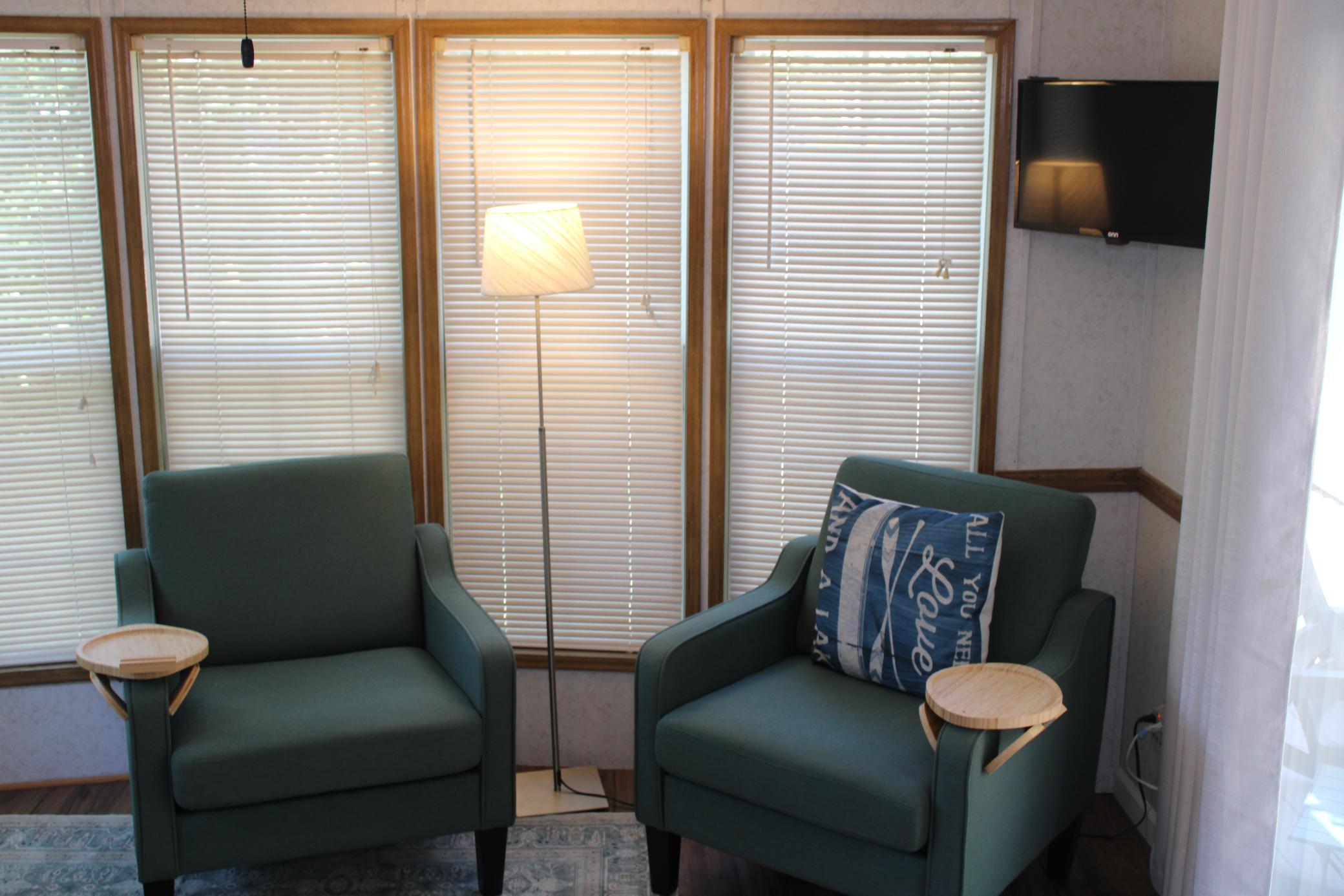 113livingroom.JPG