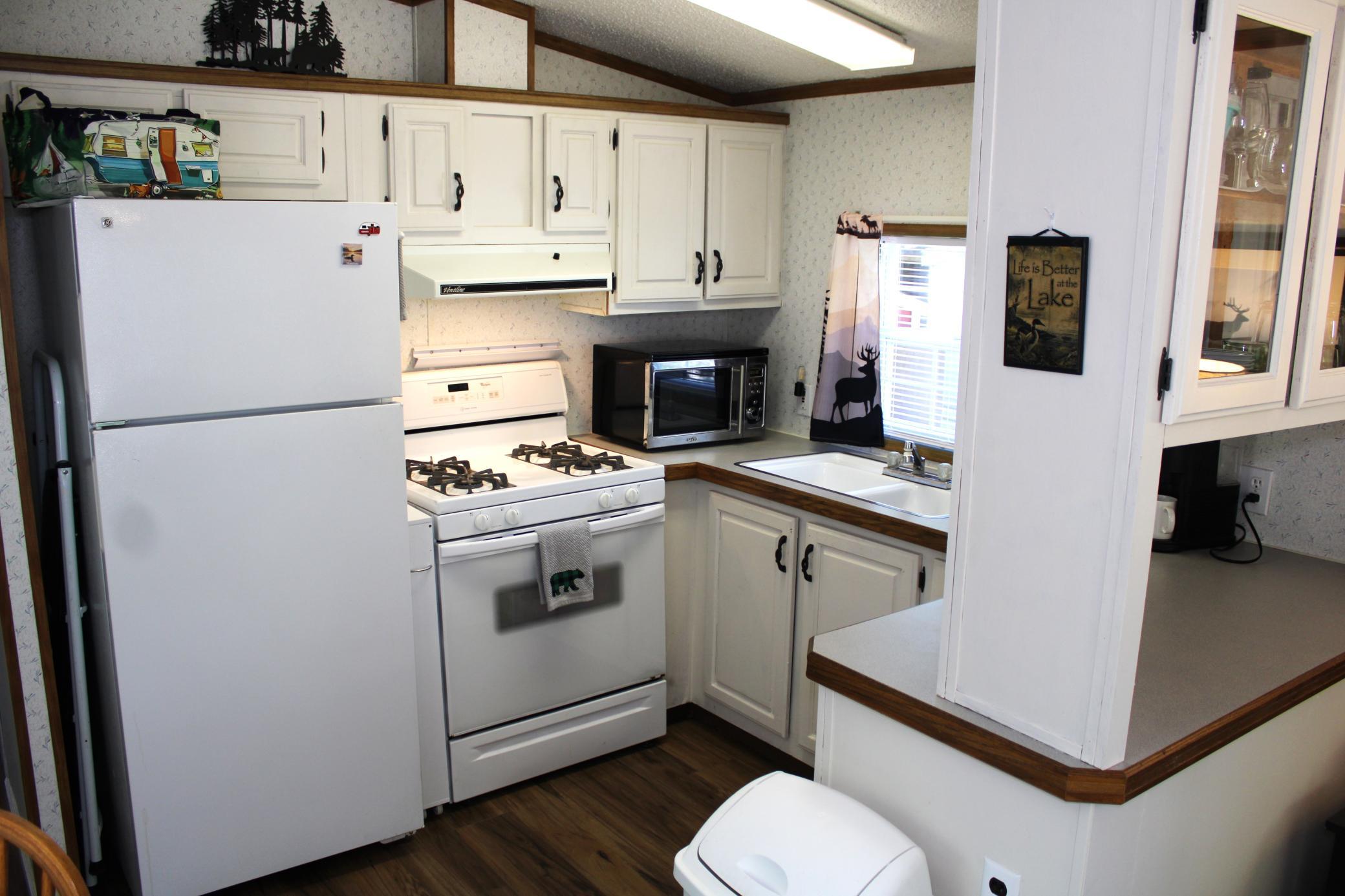 118kitchen.JPG