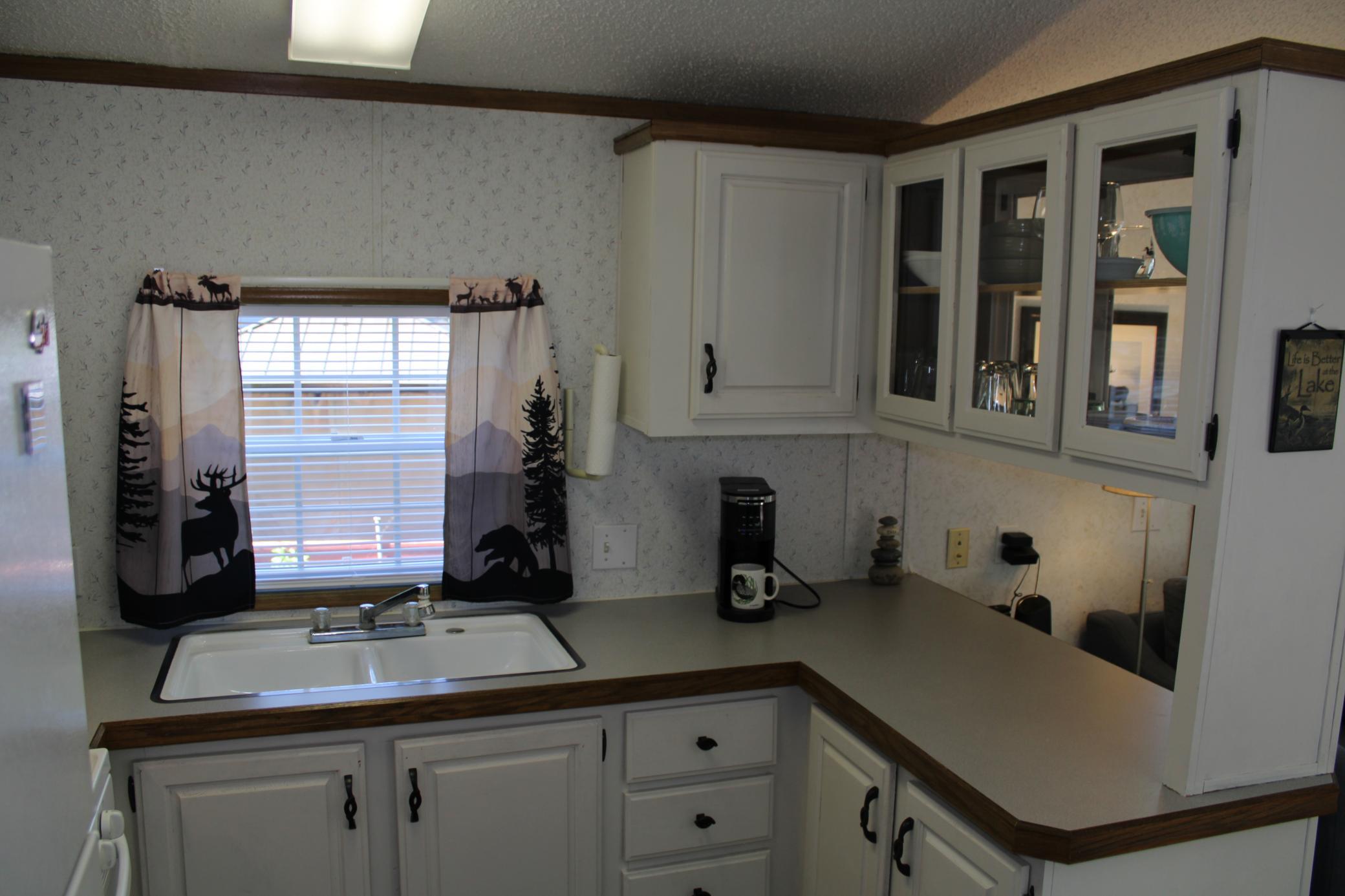 120kitchen.JPG