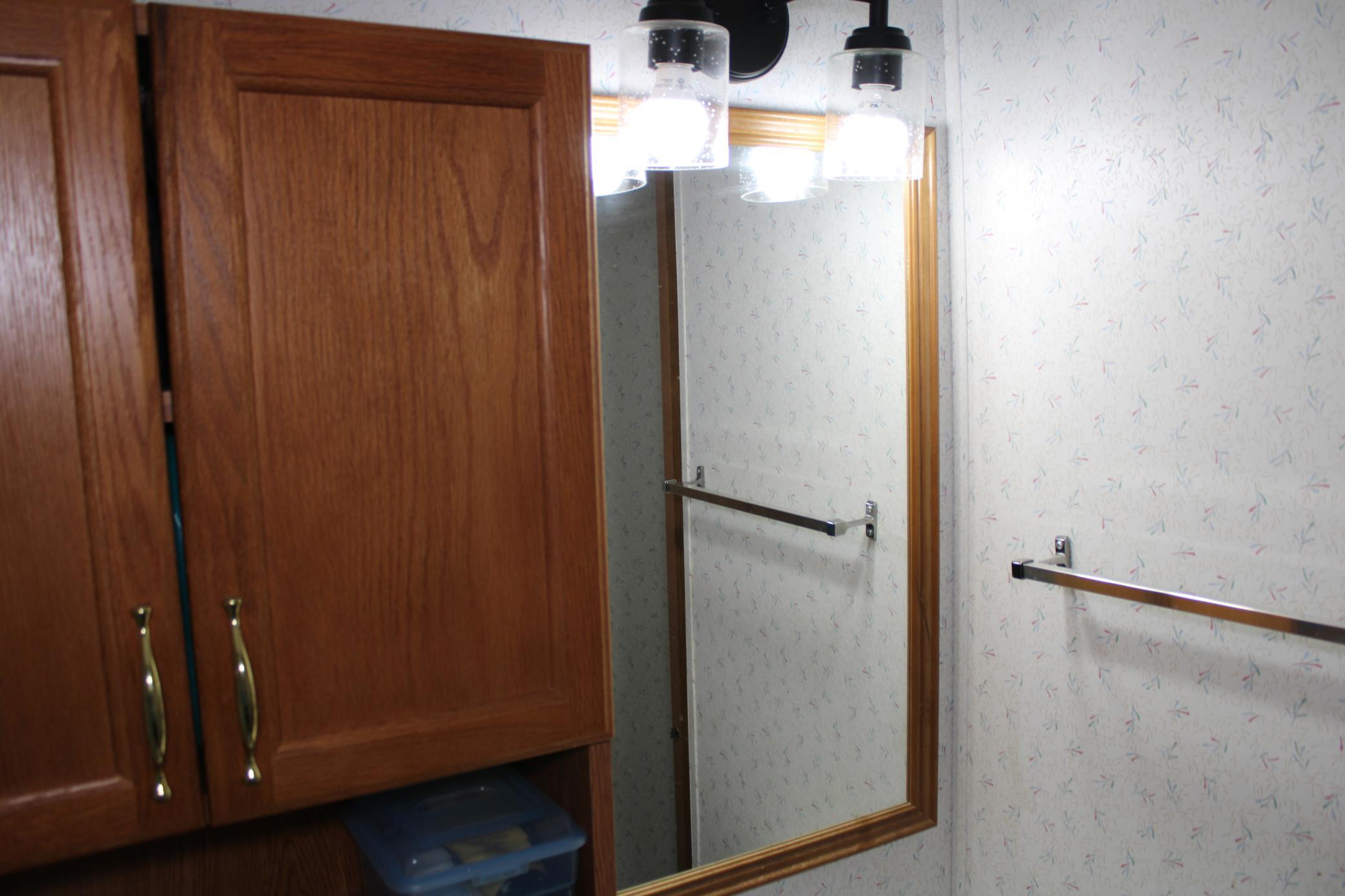 124bathroom.JPG