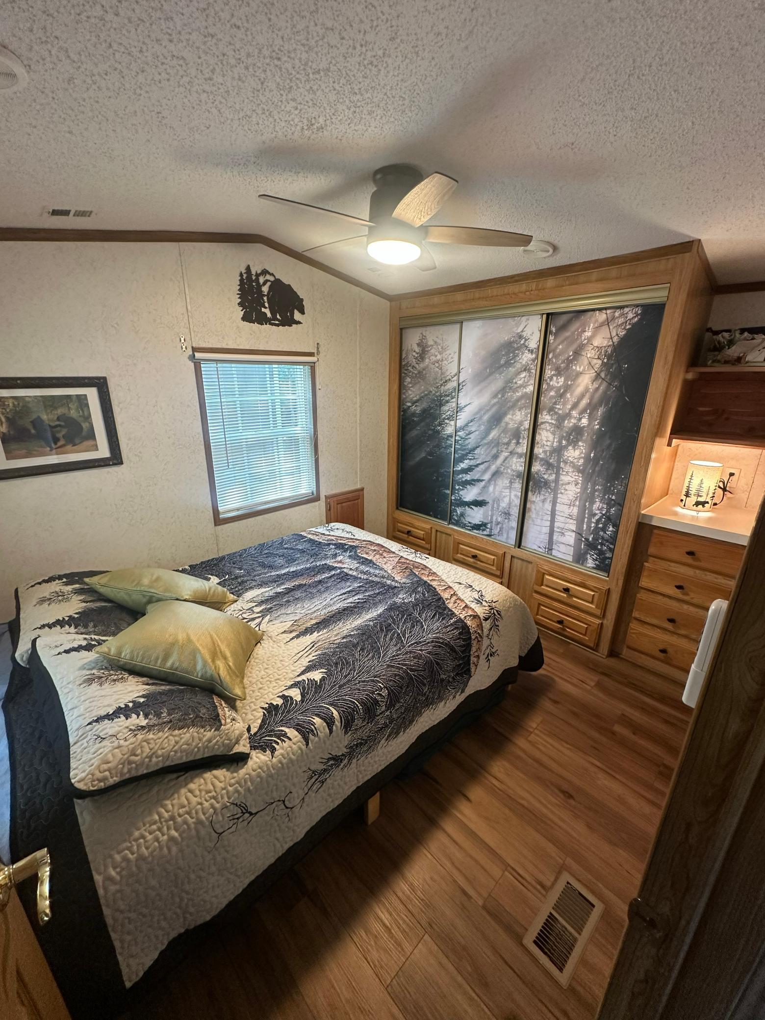 127bedroom.jpg