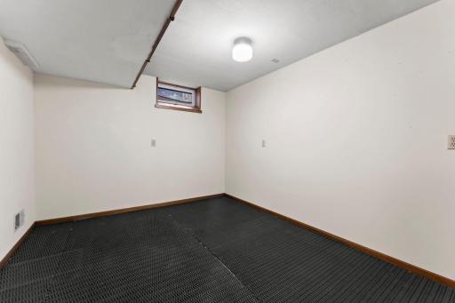1232 Woodley Street E, Northfield, MN 55057
