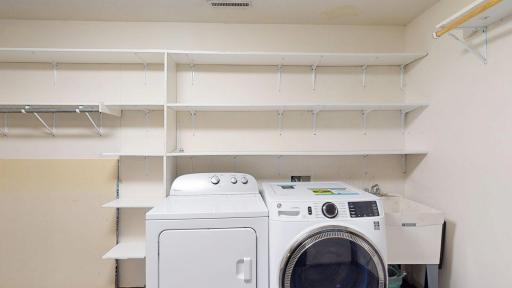 635-6th-Street-NW-Plainview-MN-41-Laundry-635-6th-St-NW.jpg