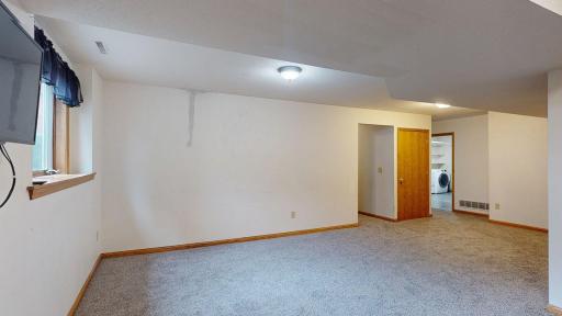 635-6th-Street-NW-Plainview-MN-34-Family-Room-635-6th-St-NW.jpg